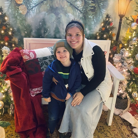 Meet your Posher, Mckenzie - Picture 4 of 11